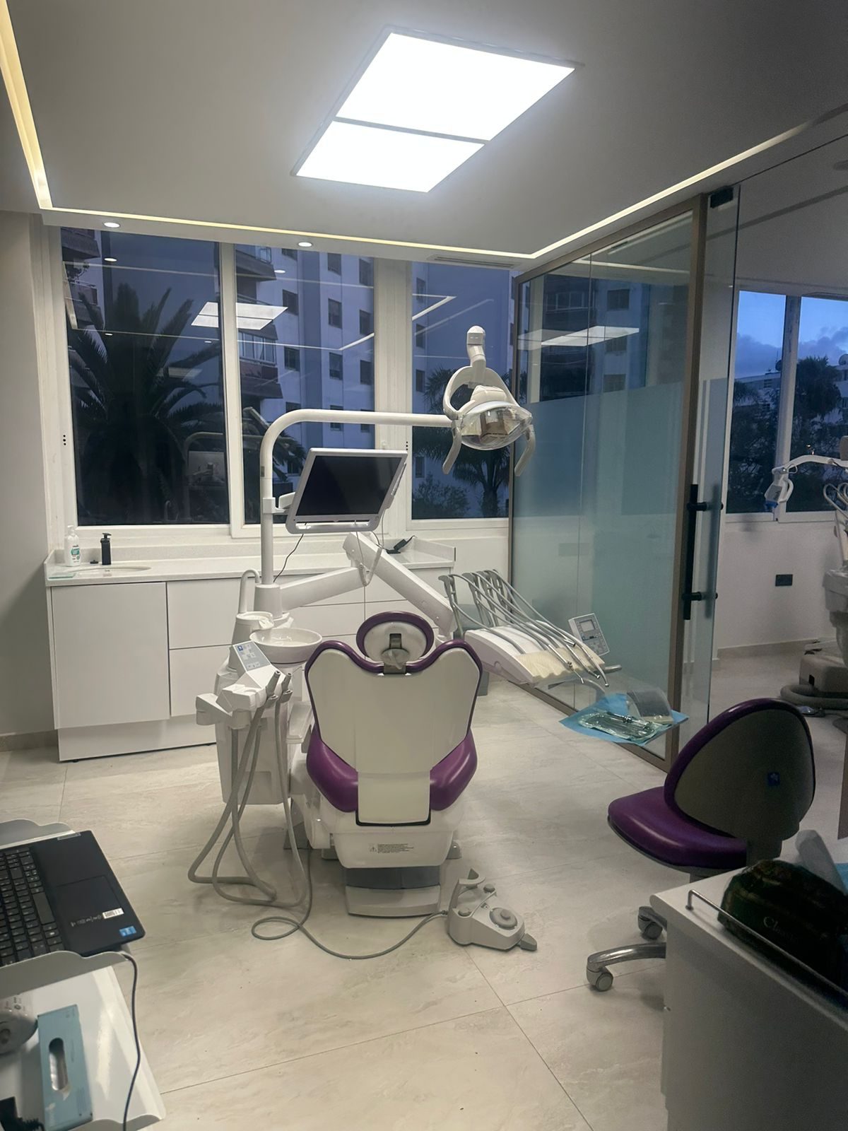 Salle de soins équipée du cabinet dentaire